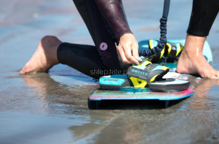 Porównanie padów i strapów do desek kitesurfingowych